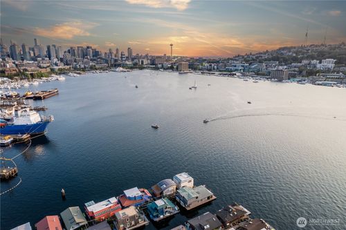 unit-i-2017 Fairview Ave E, Seattle, WA, 98102-3577 | Card Image