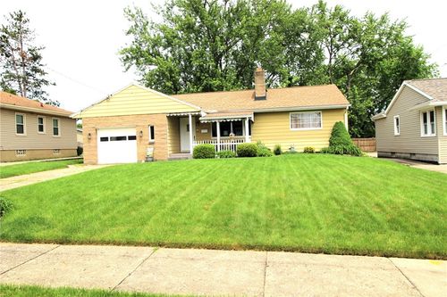 417 E Hazelcroft Ave, New Castle, PA, 16105-2268 | Card Image