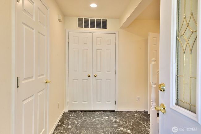 Entry. | Image 8
