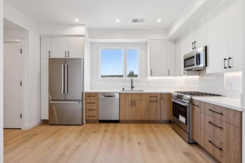 7-1433 Floribunda Ave, Burlingame, CA, 94010-4071 | Card Image