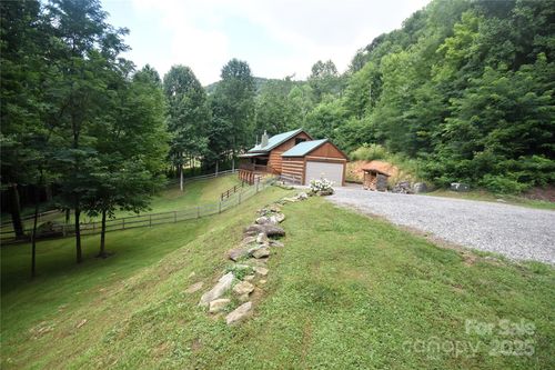 120 Spotted Fawn Ln, Waynesville, NC, 28785-0107 | Card Image