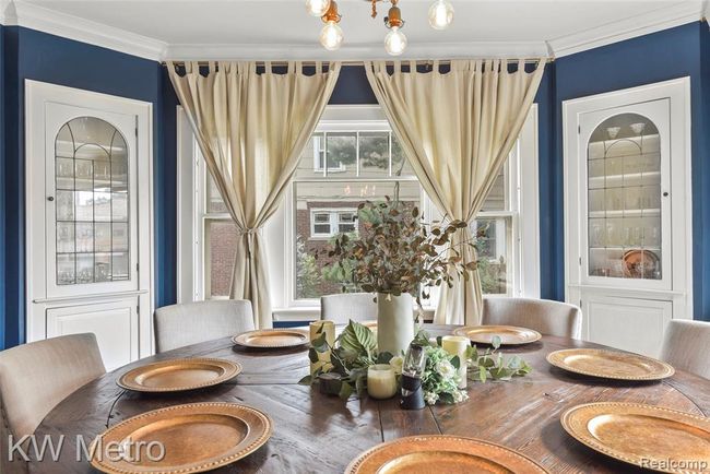 Elegant dining room with original built ins | Image 12