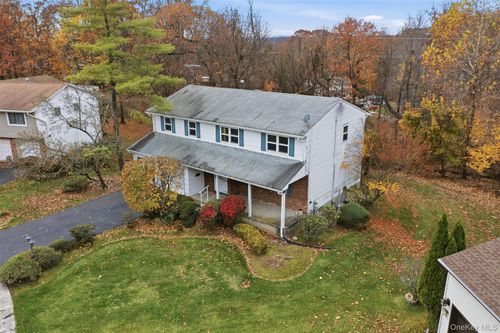 7 Helaine Ct, Orangeburg, NY, 10962-2305 | Card Image