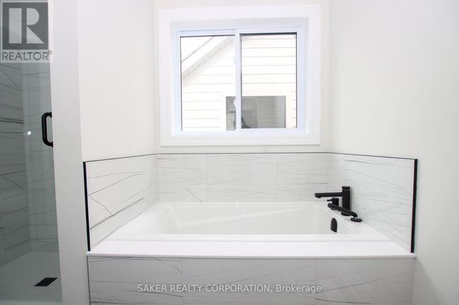532 Regent St, House other with 4 bedrooms, 2 bathrooms and 4 parking in Mount Brydges ON | Image 23