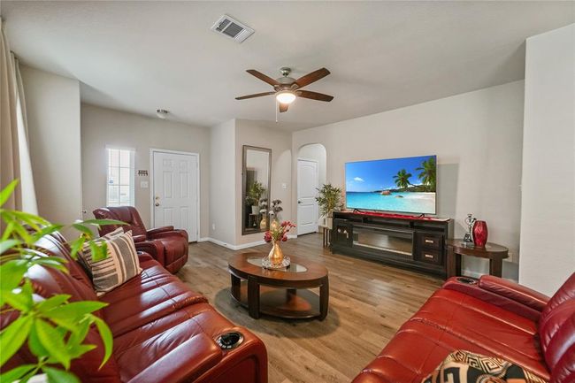 23659 Goodfellow Dr, House other with 4 bedrooms, 3 bathrooms and 2 parking in Spring TX | Image 4