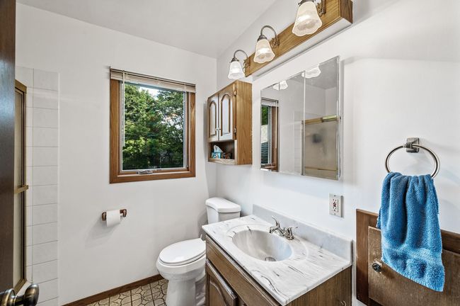 Upstairs, Full Bathroom | Image 16