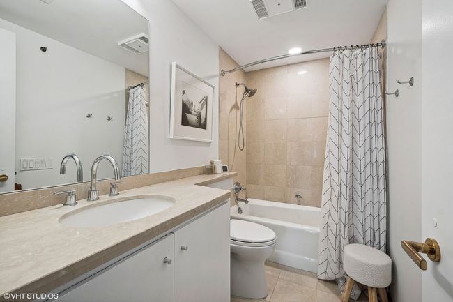 APT-5305 - 132 E Delaware Pl, Condo with 2 bedrooms, 2 bathrooms and 2 parking in Chicago IL | Image 17