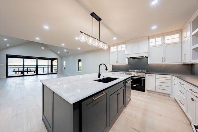 85 Isle Of View Dr, House other with 5 bedrooms, 4 bathrooms and null parking in Tool TX | Image 4