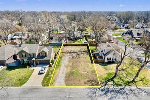 5539 Maple St, Mission, KS, 66202-1935 | Card Image