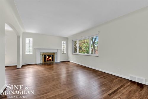 796 Harcourt Rd, Grosse Pointe Park, MI, 48230-1832 | Card Image