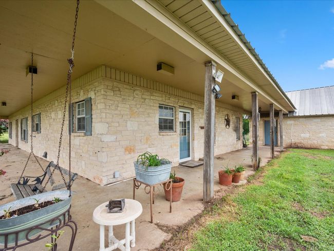17645 Highway 6, Home with 3 bedrooms, 3 bathrooms and 2 parking in Navasota TX | Image 13