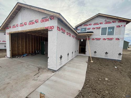 864 Bushnell Ct, Box Elder, SD, 57719-8042 | Card Image