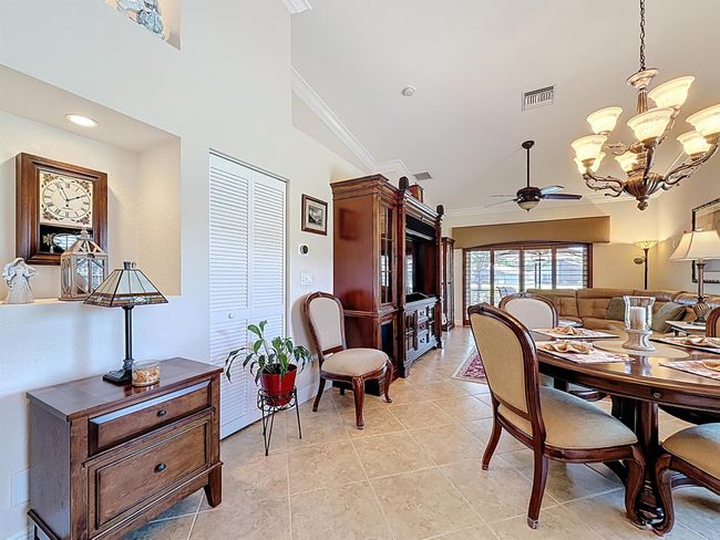 12110 Napoli Ln, Condo with 3 bedrooms, 2 bathrooms and null parking in Boynton Beach FL | Image 7