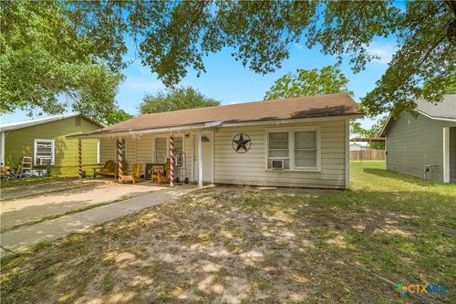 205 E Johnson St, Cuero, TX, 77954-2421 | Card Image