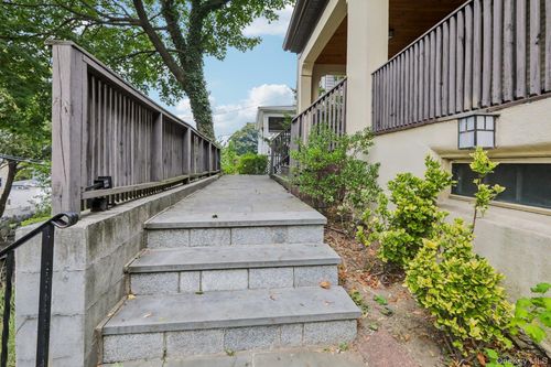 24 Gilbert Pl, Yonkers, NY, 10701-1507 | Card Image
