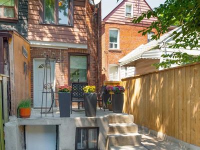 127 Benson Ave, Home with 3 bedrooms, 1 bathrooms and null parking in Toronto ON | Image 3