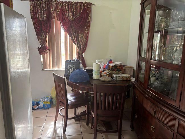 dinning area | Image 13