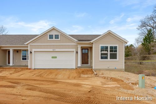 1577 N Village Cir, Kalamazoo, MI, 49009-6136 | Card Image
