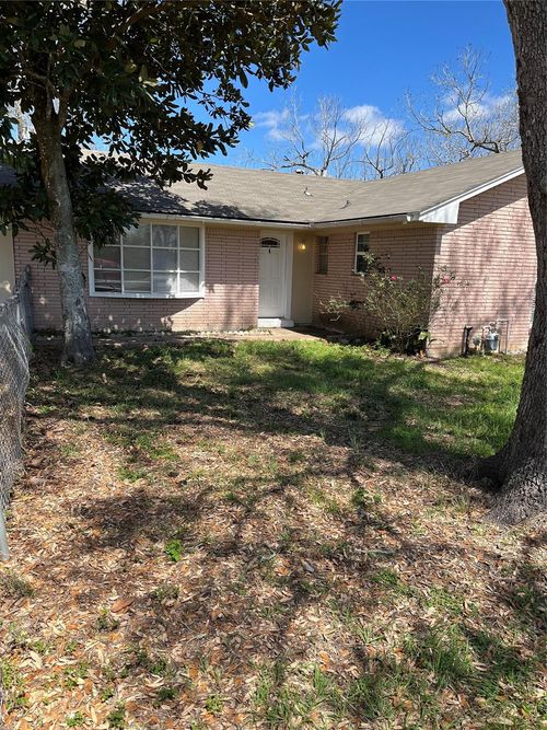 2815 Pearl St, Bay City, TX, 77414-6817 | Card Image