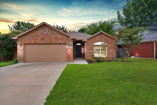 10513 Fossil Hill Dr, Fort Worth, TX, 76131-3950 | Card Image