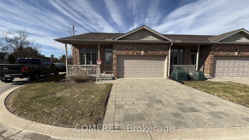 1-220 Walnut St, Lucan, ON, N0M2J0 | Card Image