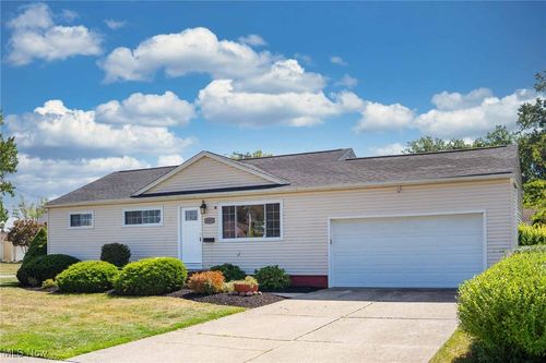 30812 Ronald Dr, Willowick, OH, 44095-4347 | Card Image