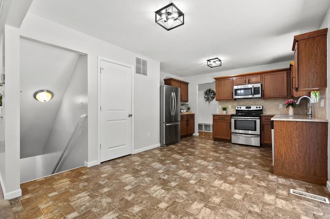 Basement Entry from Kitchen/Dining | Image 12