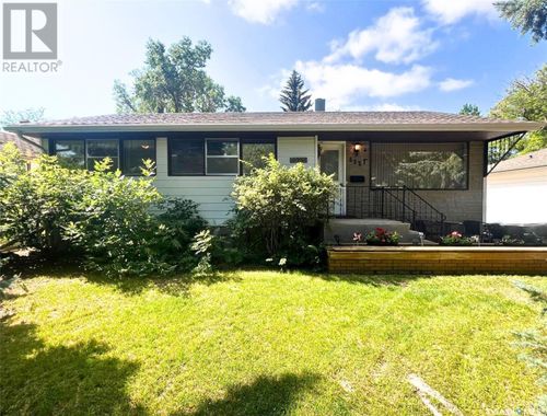 552 Grey St E, Swift Current, SK, S9H1W7 | Card Image
