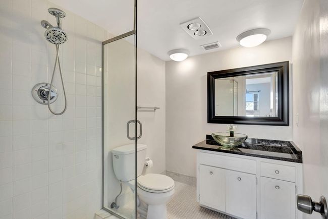 APT-102 - 21 Yacht Club Dr, Condo with 2 bedrooms, 2 bathrooms and null parking in North Palm Beach FL | Image 15