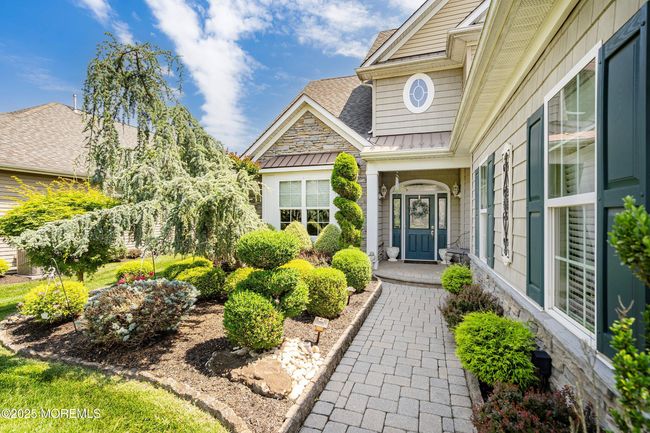 19 E Francesa Ct, Home with 3 bedrooms, 3 bathrooms and null parking in Farmingdale NJ | Image 5