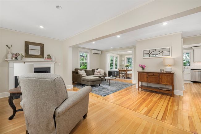204 8 Th St, House other with 3 bedrooms, 2 bathrooms and 3 parking in Providence RI | Image 8