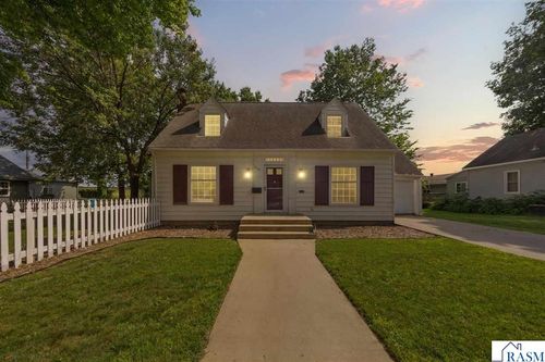 925 South Ave, North Mankato, MN, 56003-3643 | Card Image