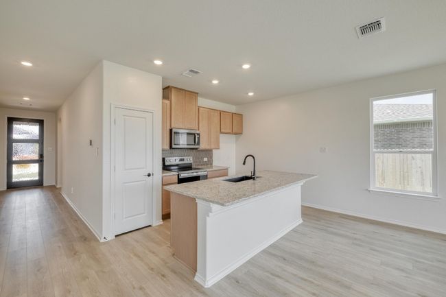 15101 Onager Pass, House other with 3 bedrooms, 2 bathrooms and 2 parking in Manor TX | Image 7