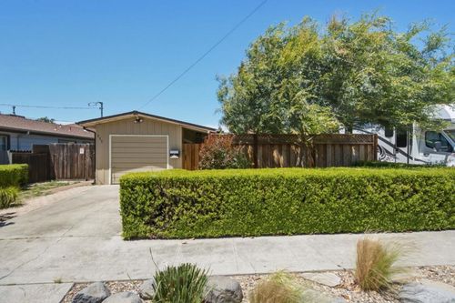 530 B St, Hollister, CA, 95023 | Card Image