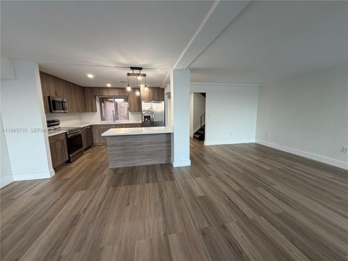 apt-7-9175 Fontainebleau Blvd, Miami, FL, 33172-4364 | Card Image