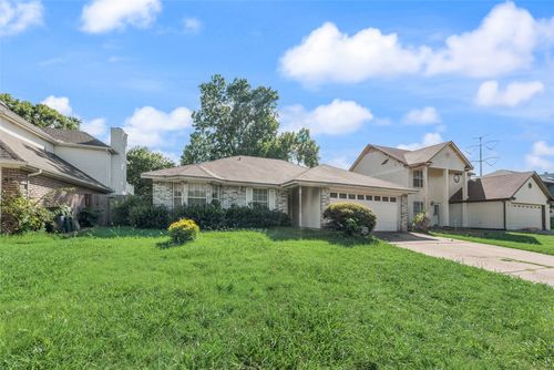 6010 Maple Leaf Drive, Arlington, TX, 76017 | Card Image