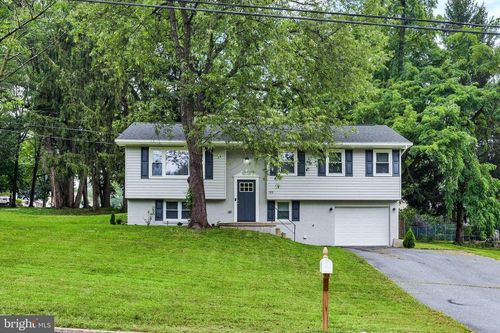 99 Fetrow Ln, New Cumberland, PA, 17070-3042 | Card Image