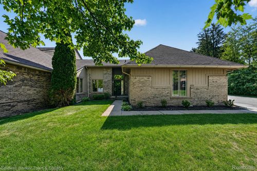 6172 Westbrooke Dr, West Bloomfield, MI, 48322-3227 | Card Image