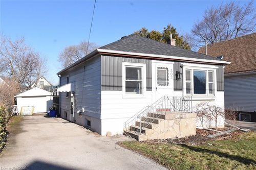 302 E 27th St, Hamilton, ON, L8V3G6 | Card Image