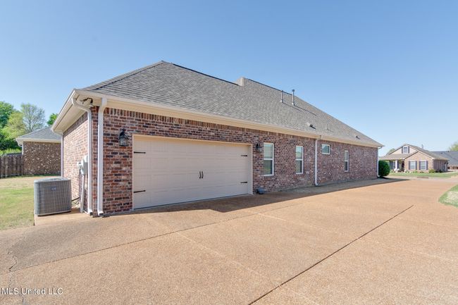 Side Load Garage | Image 25