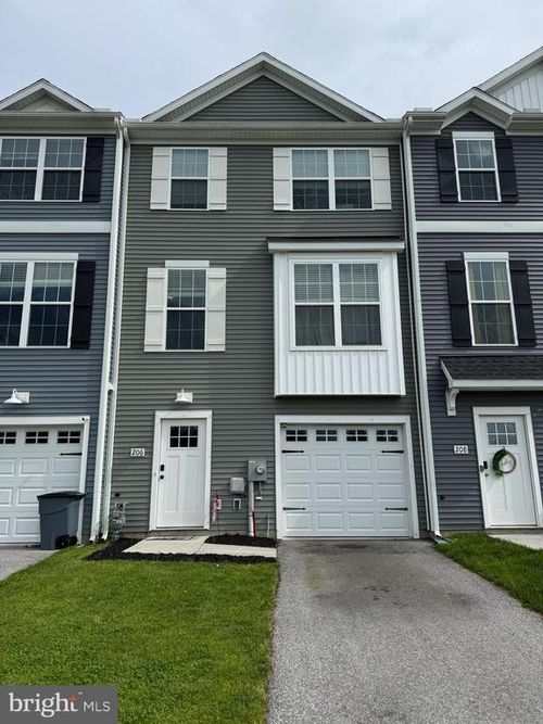 206 Overlook Dr, HANOVER, PA, 17331-8179 | Card Image