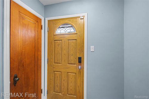 353 E Jarvis Ave, Hazel Park, MI, 48030-1777 | Card Image