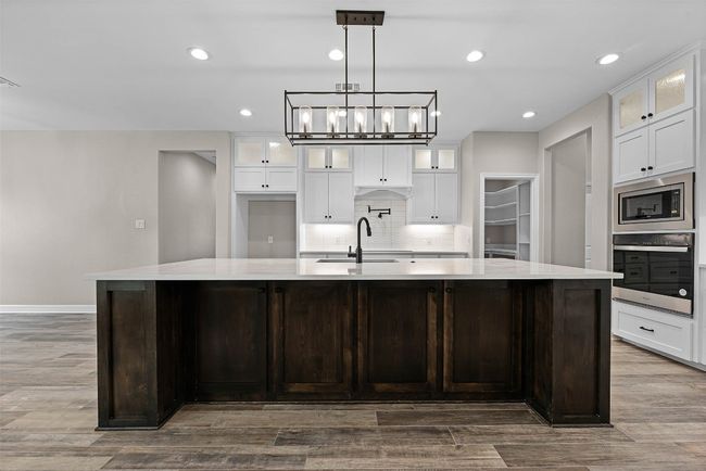 1134 Creekstone Trl, House other with 4 bedrooms, 2 bathrooms and 4 parking in Seguin TX | Image 12