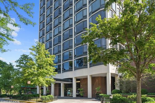 19se-1555 Astor St, Chicago, IL, 60610-6725 | Card Image