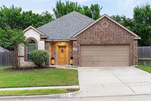 1121 Hidden Lake Dr, Burleson, TX, 76028-6062 | Card Image
