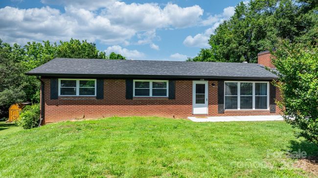 1230 2 Nd St Se, House other with 3 bedrooms, 2 bathrooms and null parking in Hickory NC | Image 6