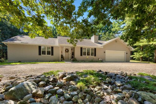 N6905 Sandstone Dr, Mauston, WI, 53948-9448 | Card Image