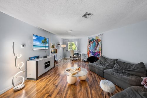 apt-217-42 Loomis St, Malden, MA, 02148-2004 | Card Image