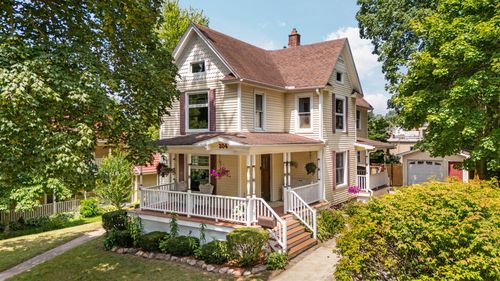 204 W Henry St, Saline, MI, 48176-1318 | Card Image