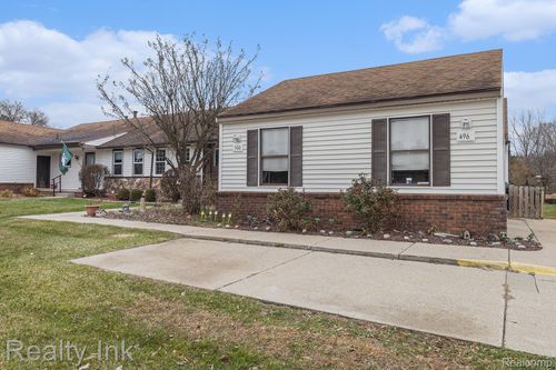 500 Red Cedar Blvd, Williamston, MI, 48895-9586 | Card Image